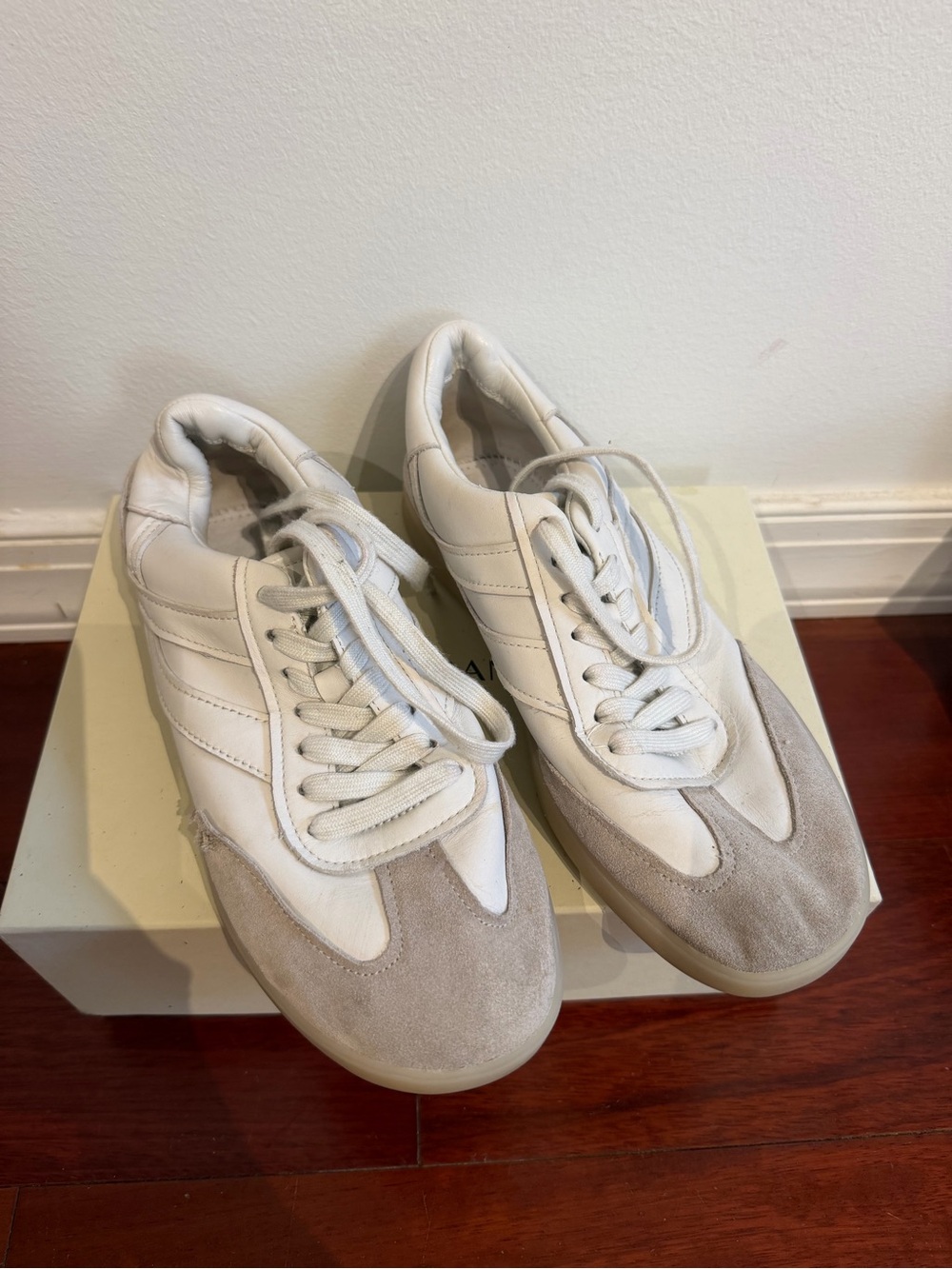 Vince White Sneakers – Size 8.5